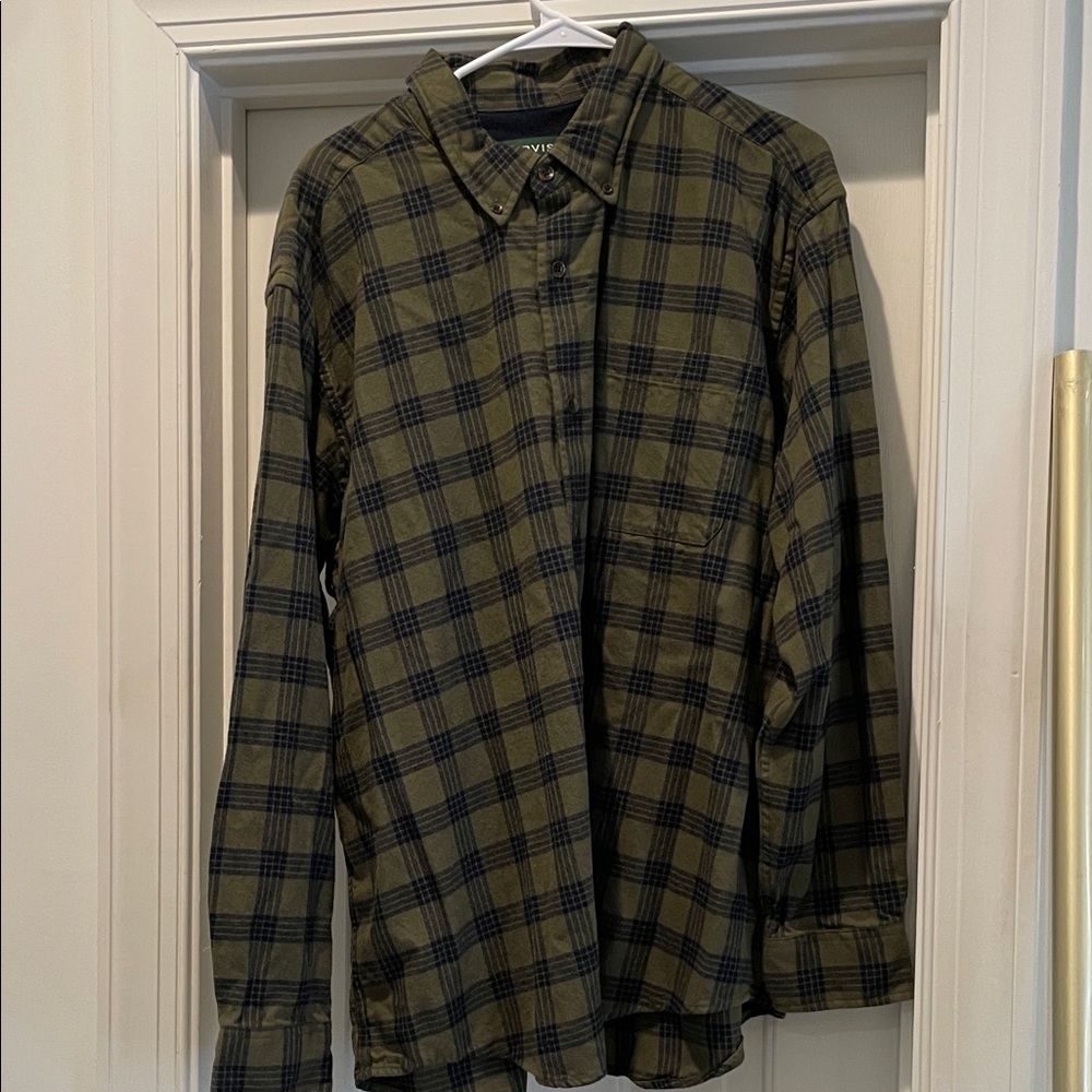 Orvis Classic Fit Shirt in Navy and Olive